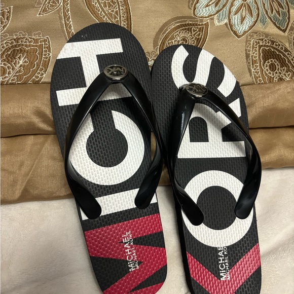 Michael Kors flip flops - Picture 2 of 2